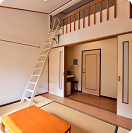ロフト付きの広々とした和室